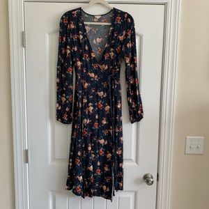 Hem&Thread midi wrap dress. Size large. Beautiful floral print. Great condition.